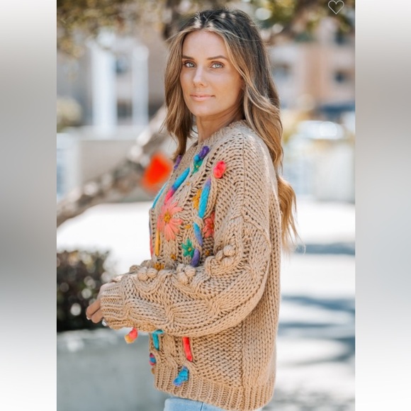 SS2–Colorful Embroidered Knit Sweater - Picture 2 of 3